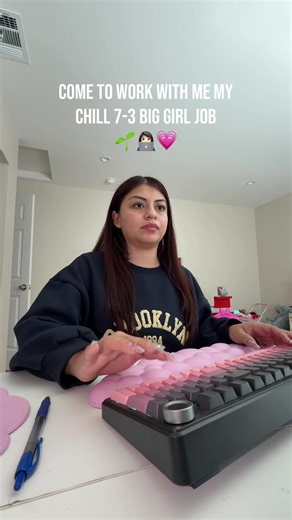 happy monday besties💗💫 how was everyone’s weekend?? i feel i needed a longer weekend🥲 #fyp #keyboard #typingasmr #keyboardasmr #dayinmylife