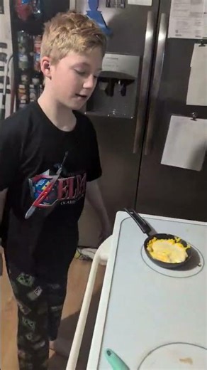 💇🏼‍♂️ Bedhead Breakfast! My LiL Bitty Egg Pan! 🍳🥚 LoL 😁 #ytshorts #food #cooking #kidsvideo #yt
