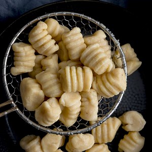 23 reactions | Simple Homemade Gnocchi - It's so easy to make gnocchi at home. Just a few ingredients mixed together, a little bit of therapeutic shaping and a couple of minutes in a pan of boiling water and you've got the base for all sorts of gnocchi recipes. Toss it in pesto, serve with bolognese, or make my easy gnocchi with chorizo in harissa-coconut sauce. Grab the full recipe here --->⁠https://www.kitchensanctuary.com/simple-homemade-gnocchi/ #gnocchi | Kitchen Sanctuary | Facebook