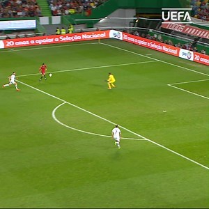 🇵🇹 #EURO2020 player of the tournament = Cristiano Ronaldo❓ Throwback to this finish during qualifiers 🤯 #EURO2020 | #TBT | Seleções de Portugal | UEFA EURO