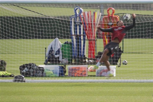 Gabriel goes in goal! Gunners in high spirits ahead of Leverkusen trip in UCL last 16
