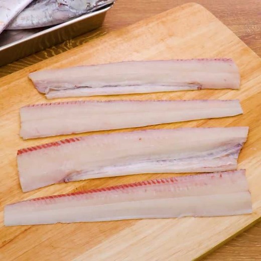 料理の基本！ 太刀魚のさばき方のレシピ動画・作り方 | デリッシュキッチン