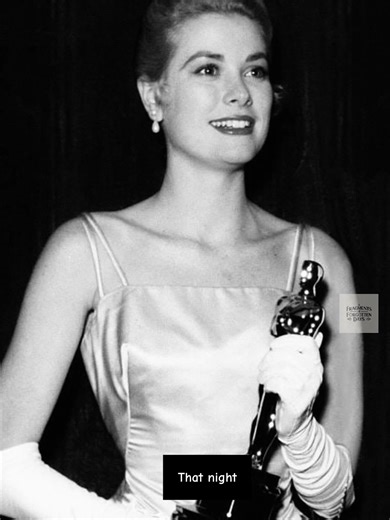 Grace Kelly’s 1955 Oscar Triumph: The Country Girl Performance, Iconic Blue Gown by Edith Head, and a Night That Defined Hollywood Elegance | March 30, 1955 #GraceKelly #Oscars #HollywoodIcons #EdithHead #TheCountryGirl #ClassicHollywood #OscarHistory #VintageGlamour | Fragments of Forgotten Days