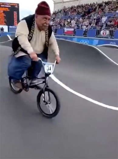 Murat Amca fährt BMX #fy #viral #ai #fatma #fyp