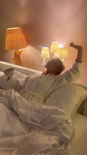 Have you tried the Triange Test? @mike_perso shows us how it's done - showing us whether we're left or right eye dominant! Try it and let us know how you go too  #triangle #eyesight #eyes #test #brain #MoreMusicBreakfastShow | smoothfm 91.5 | Facebook