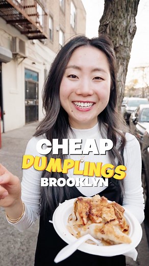 55K views · 51 reactions | Nothing beats a good cheap eats, especially when you’re hungry and broke. Only have $2.50? That’s enough for a plate of fried dumplings in 8th Avenue, Brooklyn! Quick service, affordable food. There’s no beating the prices at this casual dumpling house.  Kai Feng Fu Dumpling House 開封府鍋貼 (4801 8th Ave, Brooklyn, NY 11220) open daily 8am-9pm $2.50 (6) pan-fried pork with chives dumplings 寧 | The Bing Buzz | Facebook