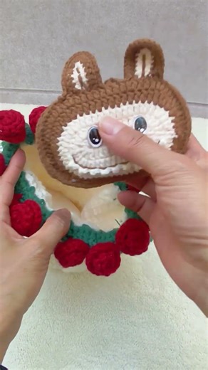 Crochet a rose drawstring bucket bag, turns to a bouquet~ | Tutorial is available in my channel