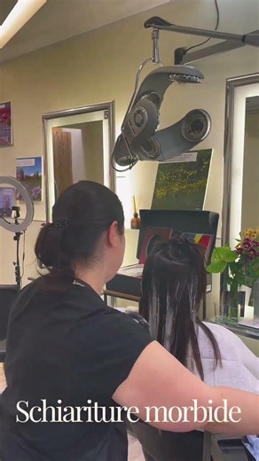 Non tutte le schiariture devono essere bionde per dare luce ai capelli.