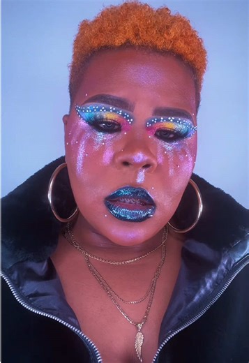 Euphoria but make it colorful 🌀🌀🌀 . . . . . . . . . . . . . . . . . . . . . . . . @Duckie Cosmetics : Code “VON” 888 Concealer Brush 🦆 Glow Duck Brushes 🦆 Detail Brushes 🦆 Pressed Silicone Brushes 🦆 “Brunch” Pigment 🦆 “Mimosa” Pigment 🦆 “Queen Bey ” Pigment 🦆 “Doja Slipper” Pigment🦆 “Dream Slipper” Pigment 🦆 “Nova Slipper” Pigment 🦆 “Smokey Slipper” Pigment 🦆 Lashes “Russo” (top lash) “Ace” (Bottom Lash) 🦆 Duck Sauce Matte Edition 🦆 -“Duckula” @Blend Bunny Cosmetics @blendbunny: 