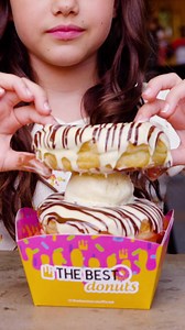 Quanto mais gostosa a comida, mais a gente se lambuza comendo 🍫 Com a gostosura do The Best Donuts, é difícil resistir 🍩 Faça como os mini besties e vem montar o seu! ✨ Visite-nos na 📍Rua Via Vêneto, 1103 - Santa Felicidade (próximo ao Terminal) #thebestacai #acai #sorvete #thebestdonuts | The Best Açaí