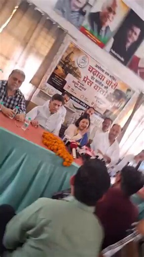 भगवान राम के चढ़ावे पर डाका? 40 दिनों में 70 बार चोरी! आस्था के नाम पर ये कैसा महापाप?अयोध्या के भव्य राम मंदिर में रामलला के भक्तों द्वारा चढ़ाए गए दान और चढ़ावे की चोरी के मामले ने देश को झकझोर कर रख दिया है। इस बेहद गंभीर और शर्मनाक मुद्दे पर आज महानगर कांग्रेस कमेटी सहारनपुर के कार्यालय में एक महत्वपूर्ण प्रेस वार्ता आयोजित की गई।प्रेस वार्ता को संबोधित करते हुए राष्ट्रीय प्रवक्ता विंग कमांडर (से.नि.) श्रीमती अनुमा आचार्य जी ने चौंकाने वाला खुलासा करते हुए कहा कि "महज 40 दिनों के भीतर 70 बार