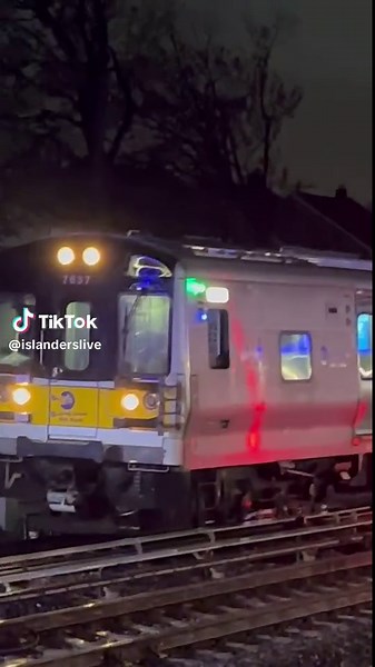 The actual king. The LIRR engineer understands the #Isles horn chant need to be done at certain times no matter what and where you are, even if you’re driving a train. Guy has the jersey out the window and all 😂 pulling up to Elmont station after a big win to pick up a bunch of awesome fans. I absolutely love this video 🔥 LETS GO ISLANDERS ⚔️ #Islanders #NHL #Hockey #Foryoupage #LIRR #Train #Horn #HockeyTikToks #Fans #Station #Fyp #IslandersLive