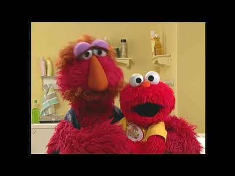 Bebé Elmo va al baño #plazasesamo #throwbacktv #throwbacktvmovies