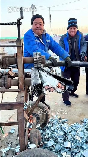 Teamwork Cutting Submarine Cables — Efficient Copper Recovery