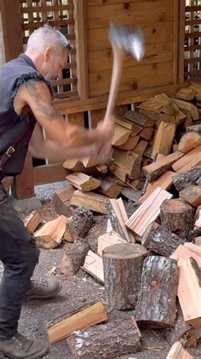 #firewood #woodsplitting #splittingwood #logger #husqvarna #seektounderstand #axes #splittingaxe