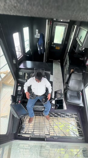 Pala eléctrica Caterpillar 7495: estación de operador ergonómica