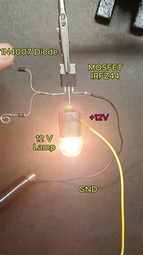 A simple touch button made with a MOSFET #experiment #vocationaltraining #electronic #electric