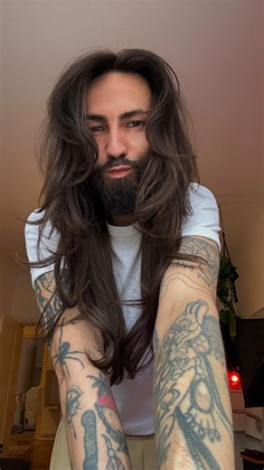 DENIS KLEIN | HAIR ARTIST📍BERLIN on Instagram: "Miriam, vielleicht ist der Dutt was für dich. 🤠🫶🏼 #haarestylen #duttfrisur #langehaare #haareschön"
