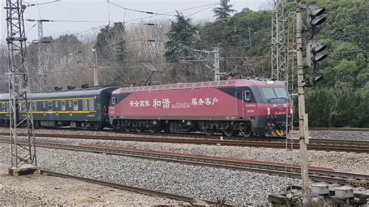 杭兰特快T112慢速通过