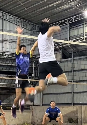 Mastering Spike Volleyball: Full Swing Tutorial