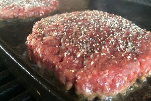 11 Easy Tips For Cooking Burgers on a Griddle and Our Recipe