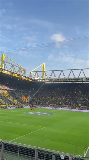Südtribüne bereits gefüllt vor dem Dortmunder Bundesliga Spiel gegen HSV #bundesliga #fans #bvb