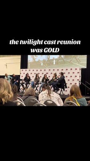 twiligjt cast reunion! #twilight #twilightsaga #nikkireed #ashleygreene #jacksonrathbone #kellanlutz #peterfacinelli #ecc #epiccons