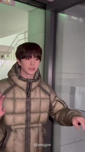 The Cuteness of Simple Waves Explained