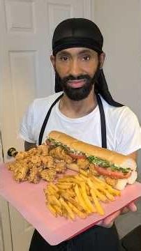 How a New Orleans shrimp po'boy is made by a New Orleans native #neworleansfood