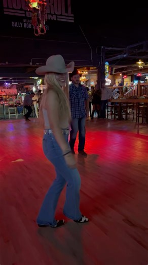 🎶 Código by George Strait 🎶 #georgestrait #country #countrymusic #dance #linedance #linedancer