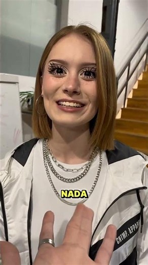 Nació con los dedos pegados… pero ella tenía un plan ❤️‍🩹