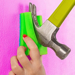 363K views · 882 reactions |  In unserem neuen Buch „GENIALE TRICKS 2“ gibt’s 88 kreative Ideen & Tipps, die dein Leben noch schöner machen!  Hier bestellen: https://amzn.to/35KVa2N Und jetzt: Lifehacks für den Haushalt kann es nie genug geben.  | Geniale Tricks | Facebook