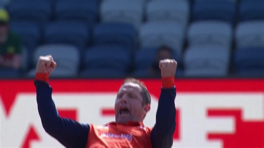 Stephan Baard's resistance with the bat comes to an end. #T20WorldCup #NAMvNED | ICC - International Cricket Council