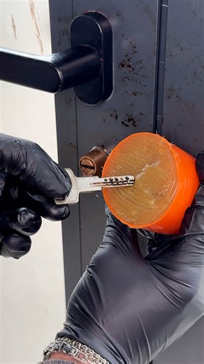 Prevent lock jamming with this key trick | Magic Hands Creations