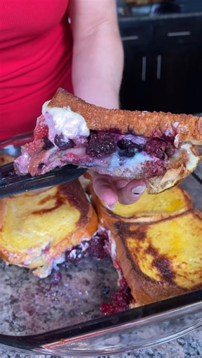 Stuffed French toast breakfast in one pan