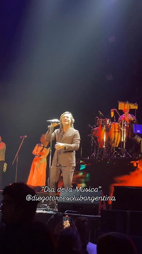 Hoy es el “Día de la música” y queremos saludarte @diegotorresmusica y decirte GRACIAS por acompañarnos con tu música y con tu voz en cada momento de nuestras vidas, ir a verte en vivo y vivir esos momentos junto a vos son magia…Gracias por tanto 🙌🏼🎵❤️ Y gracias a toda la banda, son increíbles, los queremos mucho a todos! Feliz día y nos vemos muy prontito! @magalibachor @pablodavidsantos @piterjozamitorres @cirogargaglione @polacowengrovski @juan.tarsia @turcomokdad @pablodevadder @cristianl