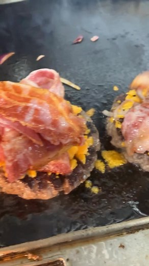 Aberdeen Angus cheese burger with smoked bacon 🥓 | Mamma Lucia streetfood