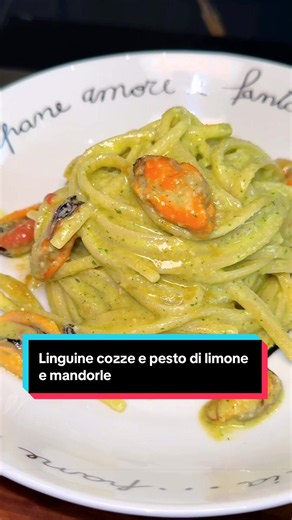 LINGUINE COZZE E PESTO DI MANDORLE E LIMONE 🍋 Condividi la ricetta e seguimi 🫂 Profumano di mare e si preparano in soli 10 minuti…questo primo piatto al pesto di mandorle e limone con le cozze è fantastico 😍 le mandorle tostate, con succo e buccia di limone, le cozze belle piene piene ti regalano un profumo di costiera ed un sapore delicato e avvolgente 🤤 Che ne dici, ti piacciono? 🥰 Condividi la ricetta e, se ti è piaciuta, lascia un like ed un commento, è importante per me 🙏🏻 Ingredient