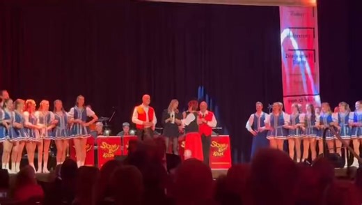 Opener am Vorstellabend vum Stammtisch Kölner Karnevalisten im grossen Sartory… ich kann auch leise😉 Mir dun et alles nur för Kölle | Marita Köllner