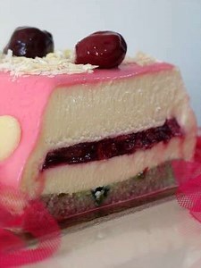 Recette de bûche mousse ivoire, amande et fruits rouges