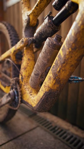 EVERYTHING YOU NEED FOR A RACE-READY FINISH: Peaty’s Wash, Degrease, Lubricate Starter Pack - Keeping her running clean, smooth and rust free! 😮‍💨 This Starter Pack contains: ✔️ 1 Litre of LoamFoam Bike Cleaner ✔️ 500ml of Foaming Drivetrain Degreaser ✔️ 120ml of LinkLube All Weather chain lube Our Wash, Degrease, Lubricate Starter Pack comes with a bottle of LoamFoam, a can of industry renowned Foaming Drivetrain Degreaser, and our legendary LinkLube All Weather. Everything you need to get ro