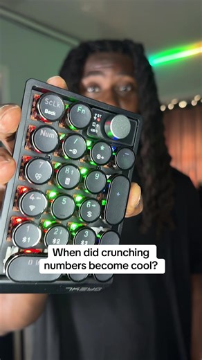 7 Keys Typewriter Numpad: Fun & Functional Office Gadget