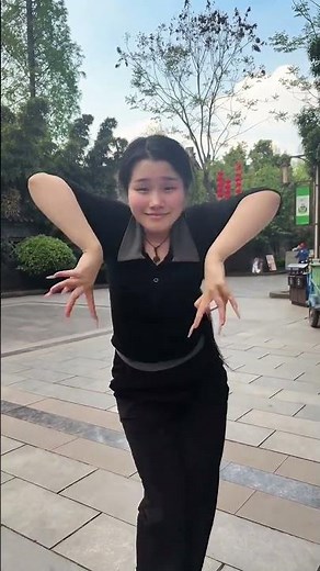 Fengbao Finger Dance & Sing Cover of Don't Say Goodbye Emotional Hand Dancing Performance