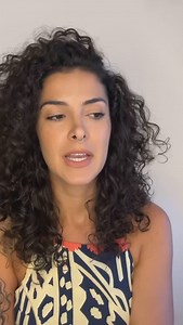 142K views · 293 reactions | Kkkkkrying é a melhor definição desse react 藍藍藍  CAMINHOS DO HUMOR: ✔ Escrever comédia e conquistar a plateia ✔ Falar em público e melhorar sua performance no palco ✔ Se posicionar no mercado e encontrar o seu nicho ✔ Dominar as redes sociais e atrair seguidores  Dia 26/01 – ONLINE E AO VIVO, das 14h às 18h30  LINK NA BIO  | Giovana Fagundes | Facebook