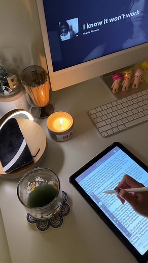 Cozy Christmas Decor Study Environment | Study Tips and Aesthetic