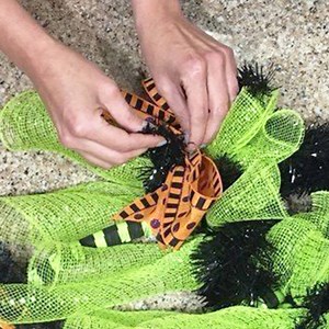 Happy Halloween! Save these spooky deco mesh wreath ideas for next year! | Hometalk