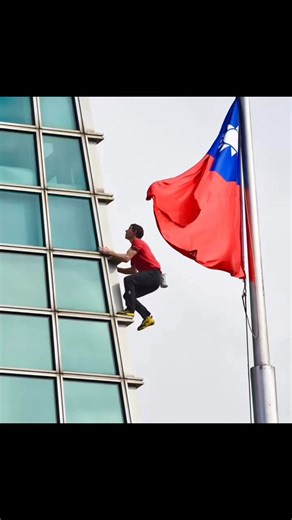 Alex Honnold successfully completed a free solo climb of Taipei 101 @ Taipei 101, Taiwan #AlexHonnold #Taipei101 #taipeitravel | Ming C Lin