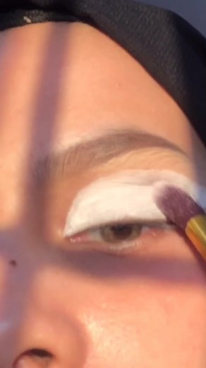 Sedikit penjelasan gimana bikin Zebra Prints Eye nya💚🖤 ib : @ nicolesmakeup_ (ig) ✨ #fyp #makeup