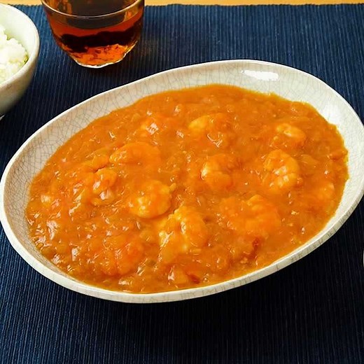 長ネギなしで作る！玉ねぎたっぷりエビチリのレシピ | デリッシュキッチン