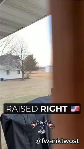 🚨 A mom caught something special on camera this weekend. Before a backyard wiffle ball game even started, the kids — along with the neighborhood crew — stood still and sang the National Anthem. That’s what it looks like when parents raise their kids right. 🇺🇸 | Dave Brown USA